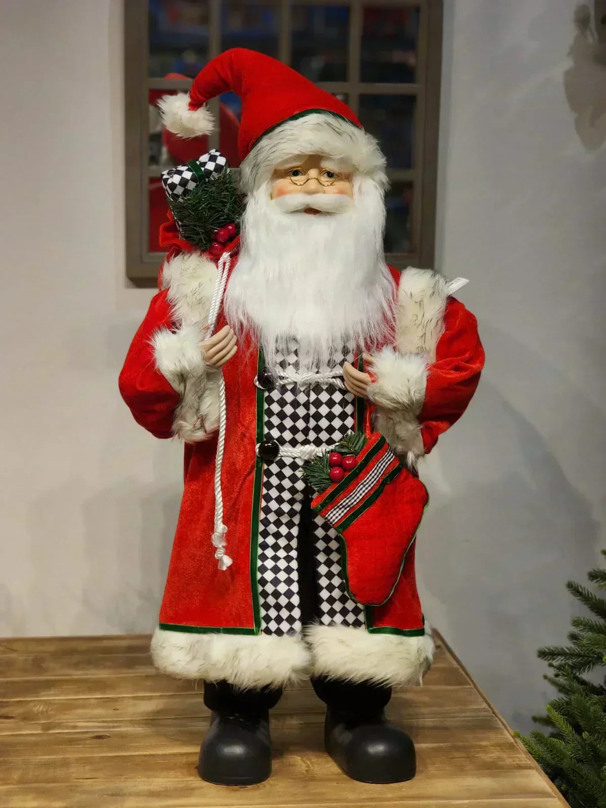 PAPAI NOEL EM PÉ VERMELHO, BRANCO E PRETO 80CM