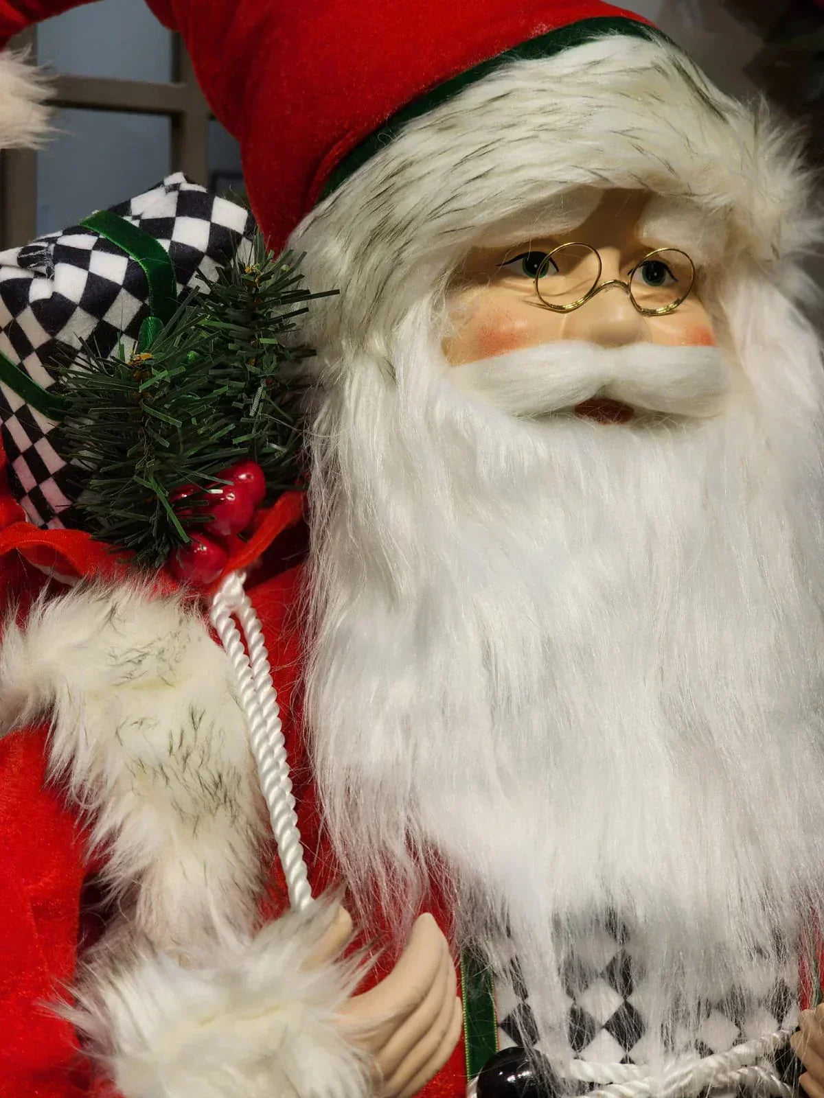 PAPAI NOEL EM PÉ VERMELHO, BRANCO E PRETO 80CM
